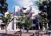 小学校「市立浜田小学校まで980m」