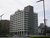 役所「四日市市役所まで990m」