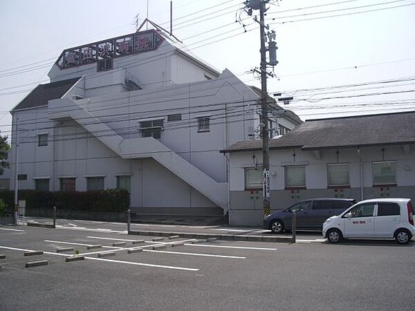画像17:病院「富田浜病院まで960m」