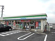 コンビニ「ファミリーマート名四亀須店まで580m」