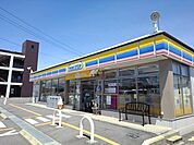 コンビニ「ミニストップ四日市蒔田2丁目店まで505m」