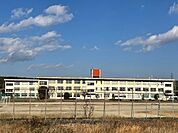 中学校「四日市市立西朝明中学校まで2187m」