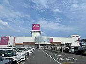複合モール「イオン四日市北店まで2158m」