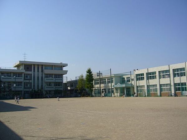 画像27:小学校「市立豊津小学校まで670m」
