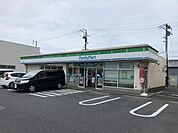 コンビニ「ファミリーマートまで890m」