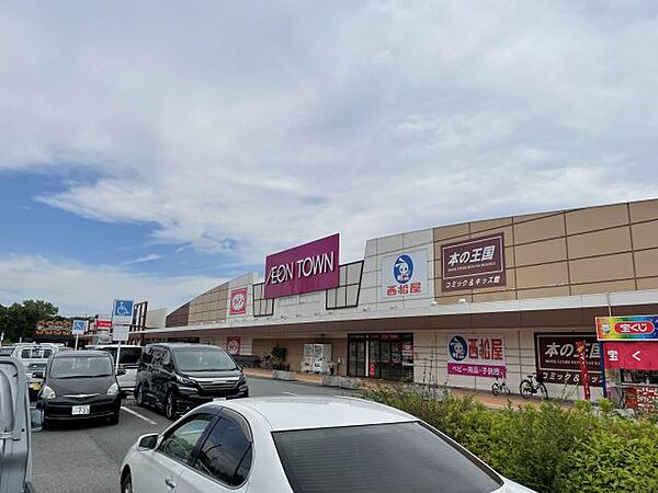 画像2:ショッピング施設「イオンタウン芸濃まで2100m」
