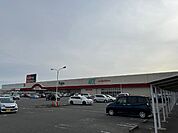 スーパー「アルテ津新町まで762m」