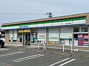 コンビニ「ファミリーマート津栗真中山店まで444m」