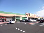 ショッピング施設「ぎゅーとら一志店まで900m」