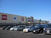 銀行「イオン津城山ショッピングセンターまで1300m」