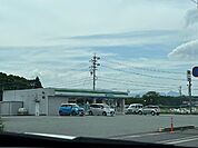 コンビニ「ファミリーマート久居庄田店まで970m」