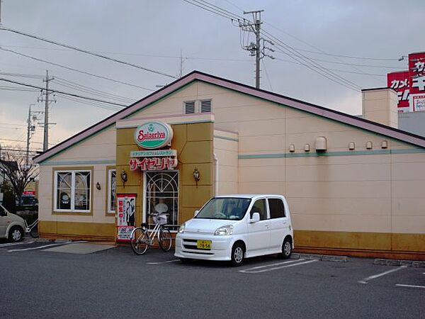 画像25:飲食店「サイゼリヤまで590m」