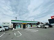 コンビニ「ローソン鈴鹿三日市町店まで332m」