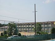小学校「桑名市立大山田東小学校まで443m」
