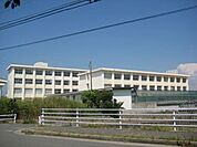 中学校「桑名市立陽和中学校まで2394m」