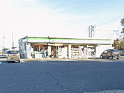 コンビニ「ファミリーマート桑名ニュータウン店まで298m」