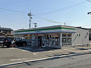 コンビニ「ファミリーマート桑名西別所店まで829m」