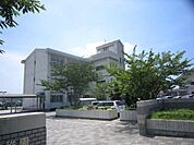 小学校「桑名市立藤が丘小学校まで650m」