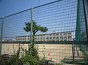 中学校「桑名市立明正中学校まで1062m」