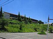 小学校「桑名市立星見ケ丘小学校まで901m」