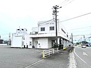 銀行「桑名三重信用金庫員弁支店まで154m」