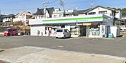 コンビニ「ファミリーマート桑名陽だまりの丘店まで381m」