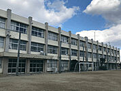 小学校「桑名市立桑部小学校まで1929m」