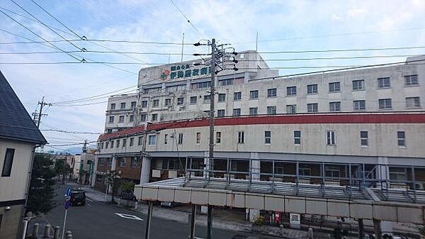 画像17:病院「伊勢慶友病院まで500m」