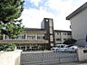 周辺：中学校「伊勢市立港中学校まで2075m」