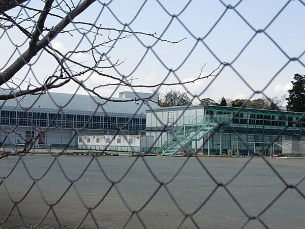 画像27:中学校「市立亀山中学校まで1400m」