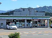 コンビニ「ファミリーマート国1関宿店まで402m」