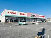 スーパー「オークワ亀山店まで746m」