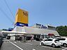 周辺：複合モール「亀山エコータウンまで1351m」