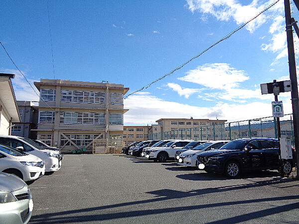 画像20:中学校「松阪市立久保中学校まで2139m」
