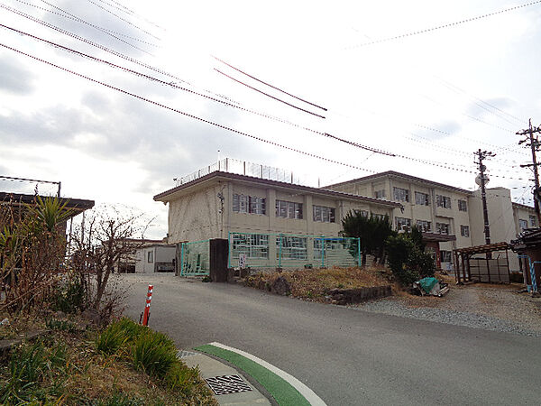 画像22:小学校「松阪市立第五小学校まで1829m」