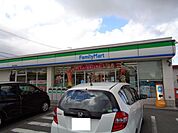 コンビニ「ファミリーマートまで970m」