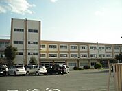 中学校「松阪市立嬉野中学校まで1810m」