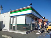 コンビニ「ファミリーマートまで310m」