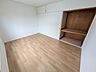 室内：奥行きのある押入れには寝具などの大きな荷物もスッキリ収まります