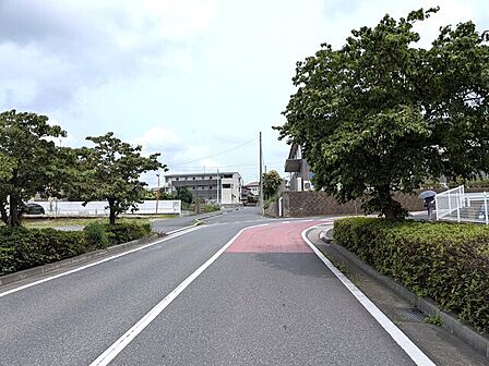 近隣に商業施設が多くあるため、お買い物に便利な立地