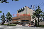 スーパーマルヤス南春日丘店 948m