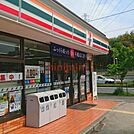 セブンイレブン千里万博公園西口店 431m