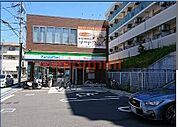 ファミリーマート吹田垂水町一丁目店 169m