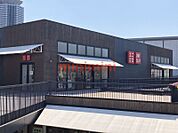ユニクロ吹田グリーンプレイス店 365m