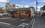 セブンイレブン摂津香露園店 365m