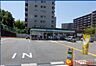 周辺：ファミリーマート茨木美穂ケ丘南店 843m