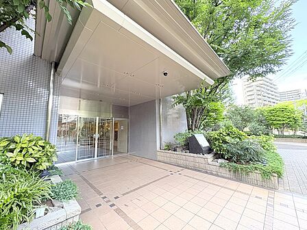 ●防犯設備のオートロックセキュリティ完備。