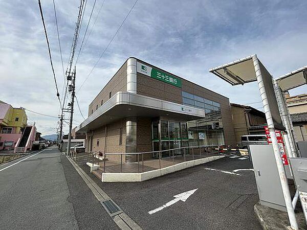 画像17:銀行「三十三銀行津新町支店まで239m」