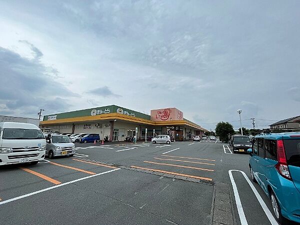 画像10:スーパー「ぎゅーとらラブリー久居店まで600m」