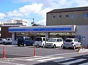 コンビニ「ローソンまで810m」